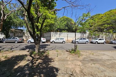 Terreno &agrave; venda - 616m&sup2; - Zona 5