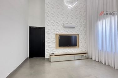 Casa &agrave; venda - 250m&sup2; - Residencial Royal Garden