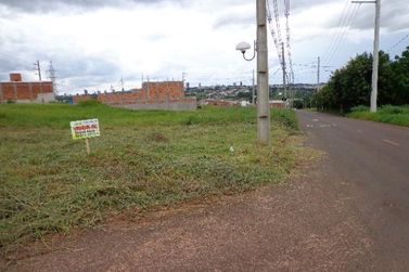 Terreno &agrave; venda - 304m&sup2; - Jardim Real