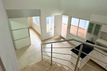 Sobrado &agrave; venda - 180m&sup2; - Zona I