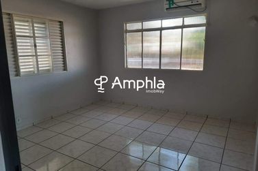 Casa &agrave; venda - 200m&sup2; - Centro