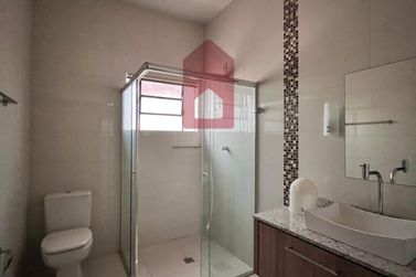 Casa &agrave; venda - 700m&sup2; - Centro