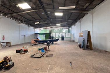 Sal&atilde;o Comercial &agrave; venda - 700m&sup2; - Zona VI