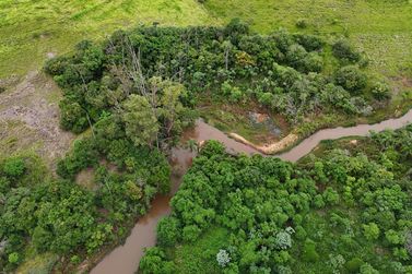 Ch&aacute;cara &agrave; venda - Ivat&eacute;