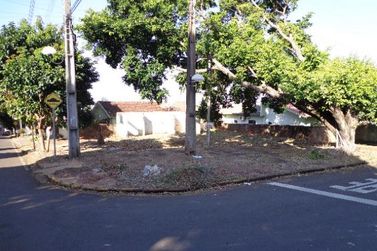 Terreno &agrave; venda - 279m&sup2; - Zona V