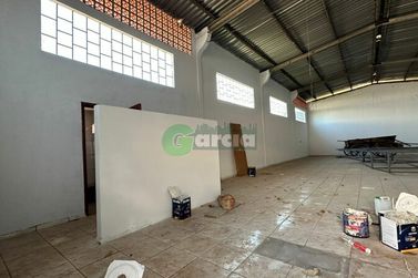 Sal&atilde;o Comercial para alugar - 200m&sup2; - Parque Industrial II