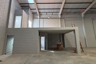 Sal&atilde;o Comercial para alugar - 1000m&sup2; - Parque Industrial II