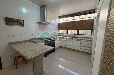 Casa para alugar - 525m&sup2; - Zona I