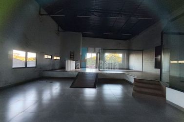 Sal&atilde;o Comercial &agrave; venda - Zona III