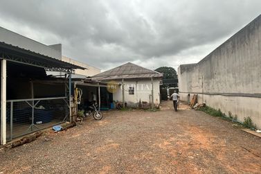 Sal&atilde;o Comercial &agrave; venda - 176m&sup2; - Zona I