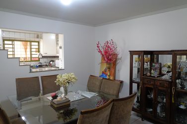 Sobrado &agrave; venda - 247m&sup2; - Zona II