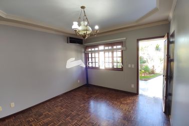 Casa &agrave; venda - 180m&sup2; - JARDIM GISELA