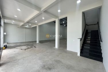 Sal&atilde;o Comercial para alugar - 420m&sup2; - Zona III
