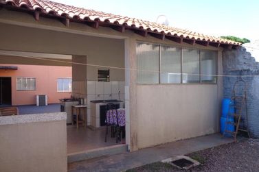 Sobrado &agrave; venda - 200m&sup2; - Zona 1