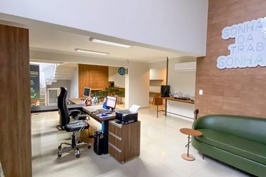 Sala Comercial &agrave; venda - 241m&sup2; - Zona I