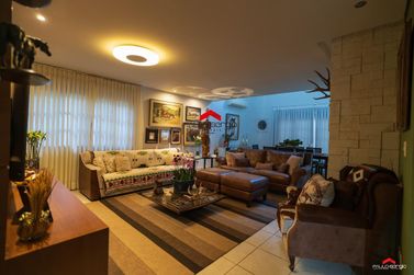 Sobrado &agrave; venda - 305m&sup2; - Zona VII