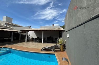 Casa &agrave; venda - 275m&sup2; - Zona 1a