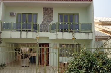 Sobrado &agrave; venda - 247m&sup2; - Zona 2