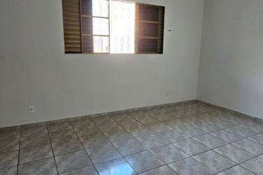 Casa &agrave; venda - 102m&sup2; - PARQUE SAN REMO II