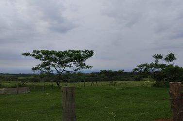 Ch&aacute;cara &agrave; venda - 