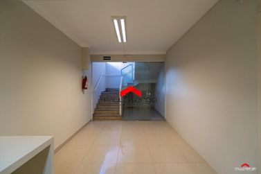 Sala Comercial &agrave; venda - 241m&sup2; - Zona I