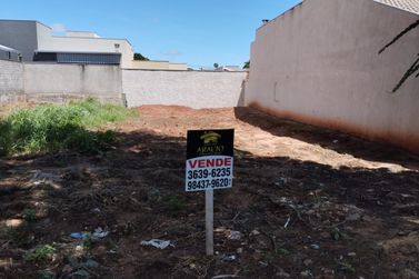 Terreno &agrave; venda - 180m&sup2; - Jardim Tropical