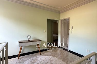 Sobrado &agrave; venda - 351m&sup2; - ZONA II
