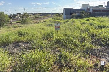 Terreno &agrave; venda - 135m&sup2; - Bela Casa