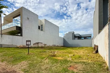 Terreno &agrave; venda - 338m&sup2; - Jardim Alphavile