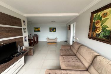 Apartamento &agrave; venda - 182m&sup2; - Centro