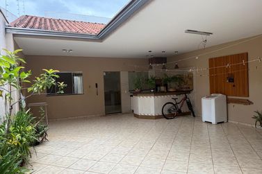 Casa &agrave; venda - 250m&sup2; - ZONA I