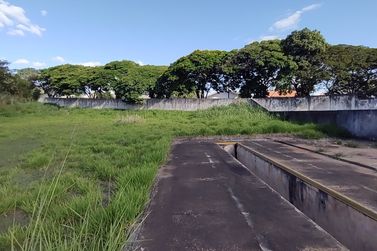 Sal&atilde;o Comercial &agrave; venda - 940m&sup2; - Zona Industrial