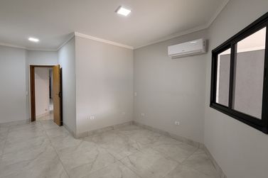 Casa &agrave; venda - 180m&sup2; - Jardim Para&iacute;so