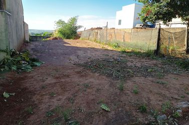 Terreno &agrave; venda - 210m&sup2; - Jardim Oriente