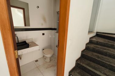 Sobrado &agrave; venda - 233m&sup2; - Parque Laguna