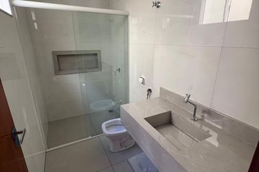 Casa &agrave; venda - 200m&sup2; - Jardim Real