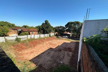 Terreno &agrave; venda - 555m&sup2; - Pra&ccedil;a Tamoio