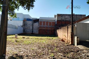 Terreno &agrave; venda - 212m&sup2; - Zona Armazem