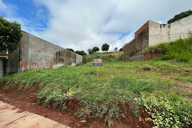 Terreno &agrave; venda - 328m&sup2; - Jardim Canad&aacute; II