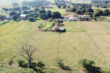 S&iacute;tio &agrave; venda - 200m&sup2; - &Aacute;rea Rural de Umuarama