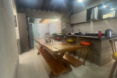 Casa &agrave; venda - 200m&sup2; - Jardim Colorado