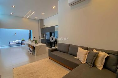 Casa &agrave; venda - 132m&sup2; - Jardim Santa Clara