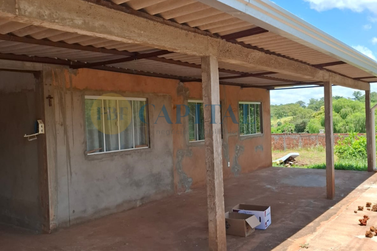 Ch&aacute;cara &agrave; venda - 200m&sup2; - Cafeeiros