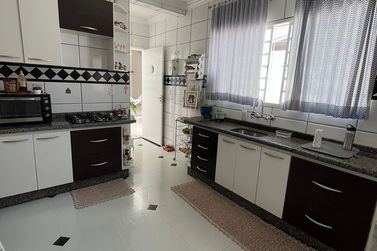 Sobrado &agrave; venda - 188m&sup2; - Zona II A