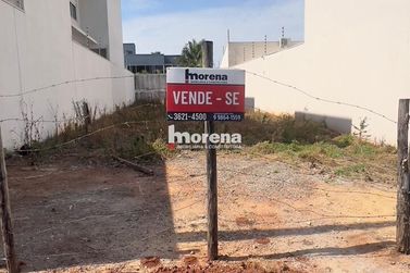 Terreno &agrave; venda - 280m&sup2; - Zona VII