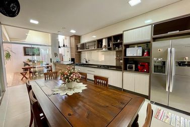 Casa &agrave; venda - 338m&sup2; - ZONA I