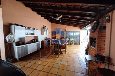 Sala Comercial &agrave; venda - 200m&sup2; - Zona III