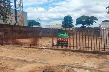 Terreno &agrave; venda - 490m&sup2; - Zona II