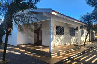 Casa &agrave; venda - 675m&sup2; - Centro