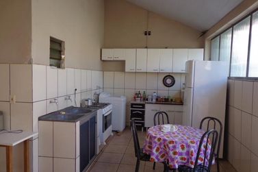 Sobrado &agrave; venda - 200m&sup2; - Zona 1